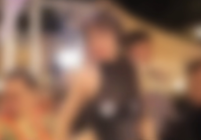 지난 8일(현지시간) 태국 중부 사라부리주에서 열린 문신대회에서 한 여성 참가자가 무대에서 춤을 추던 도중 특정 신체부위가 노출되는 사고가 발생해 태국 소셜미디어(SNS)가 발칵 뒤집혔다. 태국 워크포인트뉴스23 방송화면 캡처