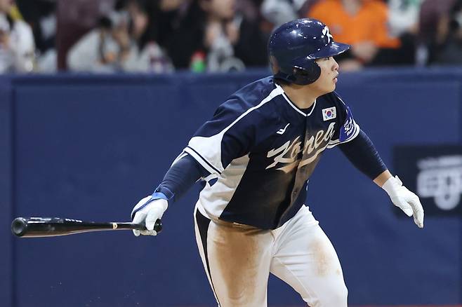 문현빈은 15일 도쿄돔서 열린 ‘K-베이스볼 시리즈’ 일본과 평가전 첫 번째 경기에서 7번타자 좌익수로 선발출전했다. 5회초 석연치 않은 판정으로 안타를 빼앗기며 아쉬움을 남겼다.｜뉴시스