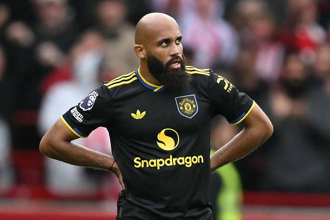 맨체스터 유나이티드의 카메룬 출신 미드필더 #19 브라이언 음뵈모. 로이터연합뉴스