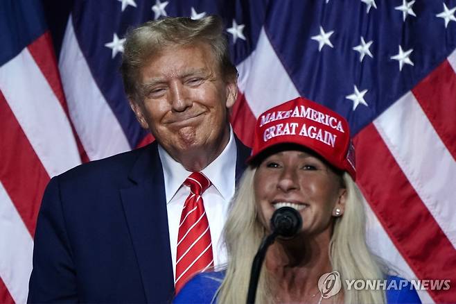 도널드 트럼프 미국 대통령과 트럼프 대통령의 '마가 운동'을 열렬히 지지해온 마조리 테일러 그린 하원의원 [AFP 연합뉴스 자료사진. 재판매 및 DB 금지]