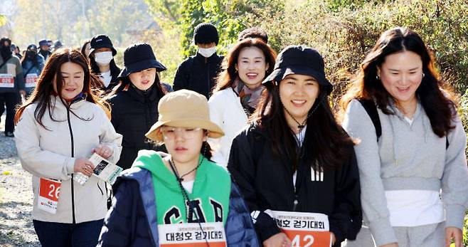 15일 대전 동구 대청호 일대에서 걷기대회가 열렸다./사진=특별취재반