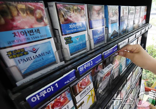 서울의 한 마트에 담배가 진열돼 있다. /뉴스1 ⓒ News1 장수영 기자