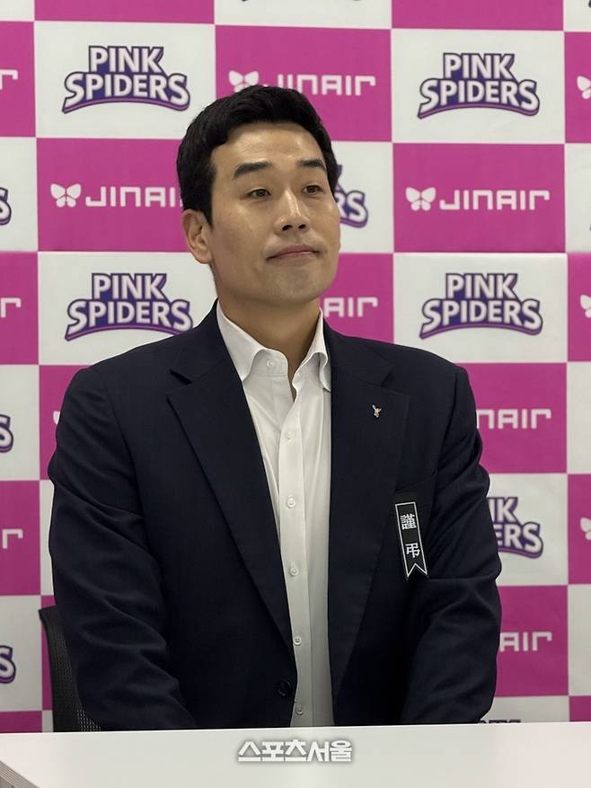 근조 리본을 단 고희진 감독. 인천 | 정다워 기자