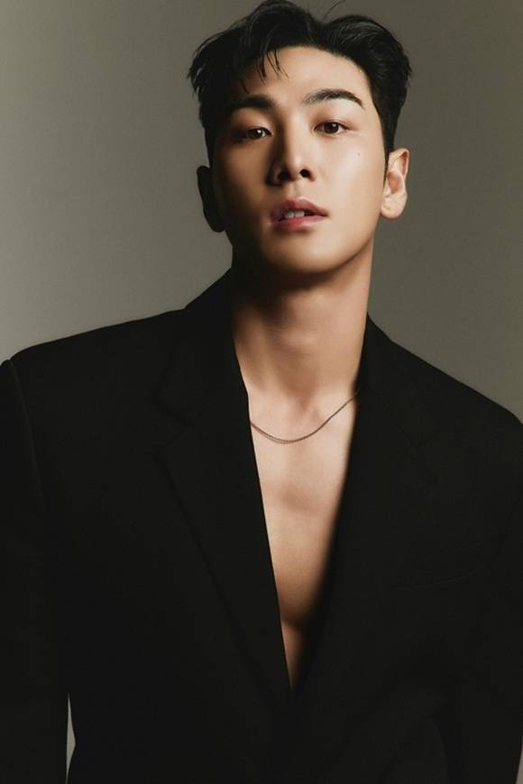 백호가 12일 디지털 싱글 'RUSH MODE'를 발매했다. 지난 6월 '팀 백호'로의 새출발을 알린 'RUSH'를 비롯해 타이틀곡 'My Sign' 그리고 'Through the Line'(feat. CAMO)까지 3곡이 수록됐다. /팀 백호