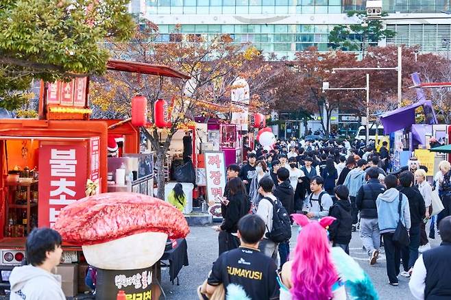 '지스타 2025' 야외에 마련된 푸드트럭ⓒ한국게임산업협회