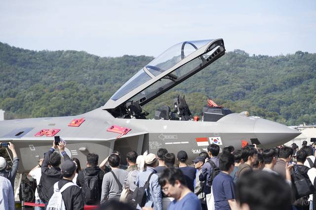 KAI가 지난 10월 17일부터 24일까지 서울공항과 일산 킨텍스에서 개최된 ‘서울 국제 항공우주 및 방위산업 전시회 2025’(ADEX 2025)에 참가해 KF-21을 전시했다. KAI 제공