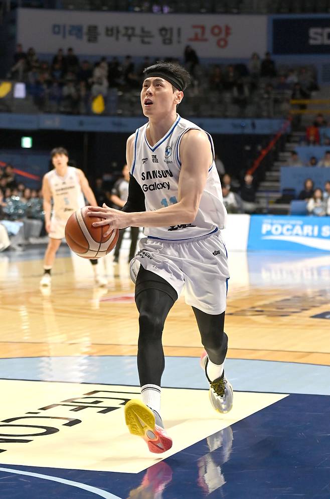 삼성 이관희가 16일 고양 소노 아레나에서 열린 소노와의 2025~26 LG전자 프로농구 정규리그 경기서 공격을 시도하고 있다. 사진=KBL