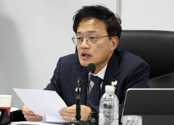 박주민 국회 보건복지위원회 위원장이 지난달 24일 국민연금공단에서 열린 국회 보건복지위원회 국정감사에서 발언하고 있다. 연합뉴스