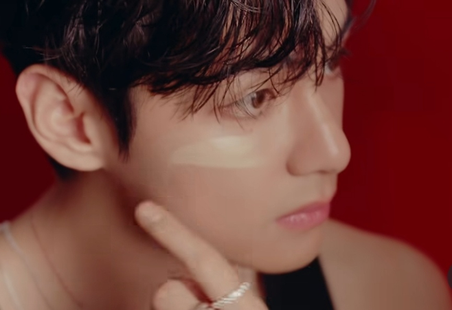 티르티르 글로벌 앰버서더에 발탁된 BTS 뷔. [티르티르 인스타그램 캡처]