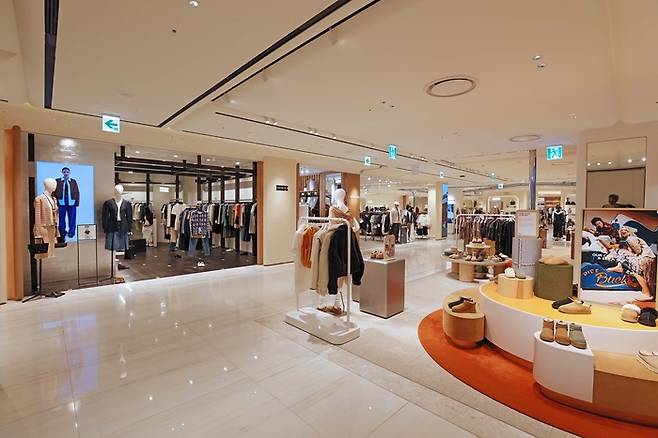 신세계백화점 본점 여성패션 전경. 신세계
