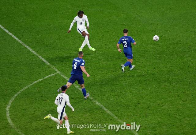 에베레치 에제가 필 포든의 패스를 받아 득점으로 연결했다./게티이미지코리아