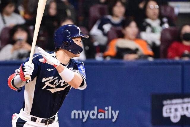 9일 오후 서울 구로구 고척스카이돔에서 진행된 '2025 NAVER K-BASEBALL SERIES' 대한민국-체코와의 평가전 경기.대한민국 박해민이 9회초 선두타자로 등장해 안타를 때리고 있다.