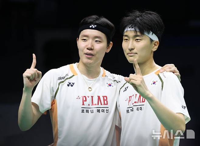 [수원=뉴시스] 황준선 기자 = 배드민턴 김원호-서승재, 2025 세계배드민턴연맹(BWF) 월드 투어 슈퍼 500 일본 마스터스 우승. 사진은 지난 9월 코리아오픈 우승 당시. 2025.09.28. hwang@newsis.com