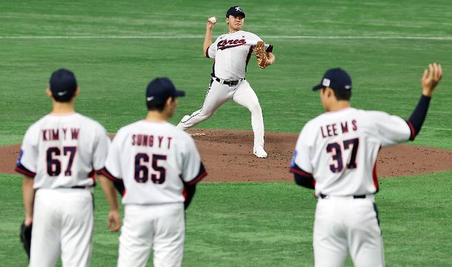 훈련하는 정우주. 연합뉴스