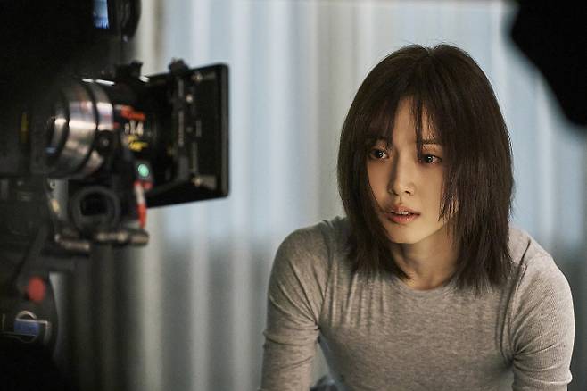 넷플릭스 시리즈 '당신이 죽였다'는 죽거나 죽이지 않으면 벗어날 수 없는 현실 앞에서 조은수(전소니)와 조희수(이유미)가 희수의 남편 노진표(장승조) 살인을 결심하는 내용을 다룬다. 넷플릭스 제공