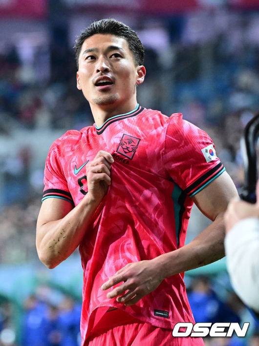 [OSEN=대전, 최규한 기자] 1년 8개월 만에 대표팀으로 돌아온 조규성이 골맛을 봤다. 손흥민도 프리킥 득점으로 한국을 승리로 이끌었다.홍명보 감독이 이끄는 한국축구대표팀(FIFA 랭킹 22위)은 14일&nbsp;대전월드컵경기장에서 볼리비아(76위)와 11월 A매치 1차전을 치러 2-0으로 승리했다.&nbsp;후반 한국 조규성이 팀 두번째 골을 작렬시킨 뒤 기뻐하고 있다. 2025.11.14 / dreamer@osen.co.kr