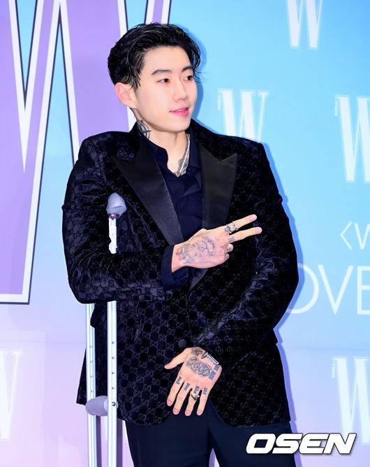 [OSEN=지형준 기자] 15일 서울 종로구 당주동 포시즌스 호텔 서울에서 더블유 코리아 제20회 유방암 인식 향상 캠페인 자선 포토 행사가 열렸다.이날 TXT 수빈, 고수, 고현정, 공명, 그레이, 김민하, 김세정, 김영광, 김영대, 김지석, 노상현, 노정의, 덱스, 르세라핌(채원, 카즈하), 몬스타엑스(형원, 셔누), 문소리, 바밍타이거, 박규영, 박은빈, 박재범, 방탄소년단 RM, 제이홉, 뷔, 변우석, 수현, 스트레이키즈(방찬, 승민), 아이들(미연, 민니, 소연, 슈화, 우기), 아이브 레이, 안유진, 장원영, 아일릿(윤아, 모카, 민주, 원희, 이로하), 에스파(카리나, 윈터, 지젤, 닝닝), 엔믹스(해원, 설윤), 엔하이픈(성훈, 제이크), 엔하이픈(정원), 엘리스, 올데이프로젝트(애니, 타잔, 베일리, 영서, 우찬), 우원재, 원지안, 이동휘, 이민호, 이수지, 이수혁, 이영애, 이유미, 이준혁, 이준호, 이채민, 임수정, 임지연, 있지(예지, 유나), 장윤주, 전소니, 전소미, 전여빈, 정려원, 정해인, 조유리, 추영우, 코드쿤스트, 크리스탈, 키키(지유, 이솔, 수이, 하음, 키야), 태양, 하정우, 화사, 효연 등이 참석했다.박재범이 포즈를 취하고 있다. 2025.10.15. /jpnews@osen.co.kr