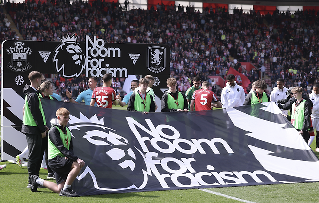 프리미어리그 인종차별 반대 슬로건. 게티이미지