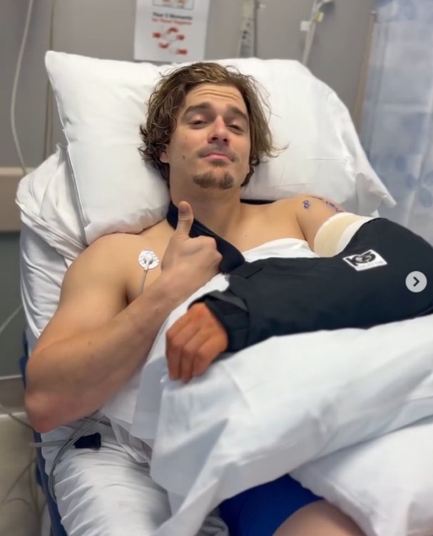 ▲ 올해 LA 다저스의 월드시리즈 우승에 기여한 엔리케 에르난데스가 팔꿈치 수술을 받았다. ⓒ엔리케 에르난데스 SNS