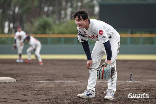 롯데 윤동희가 수비훈련을 받고 있다. /사진=롯데 자이언츠 제공