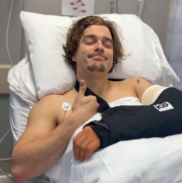 팔꿈치 수술 받은 엔리케 에르난데스 [에르난데스 소셜 미디어 캡처. 재배포 및 DB 금지]