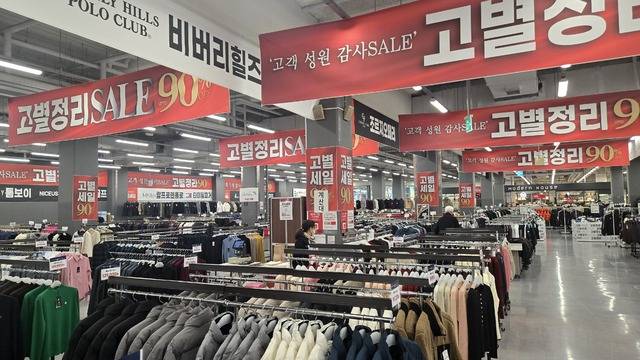 홈플러스 완산점 1층에서 고별전이 진행되고 있다. /김경수 기자