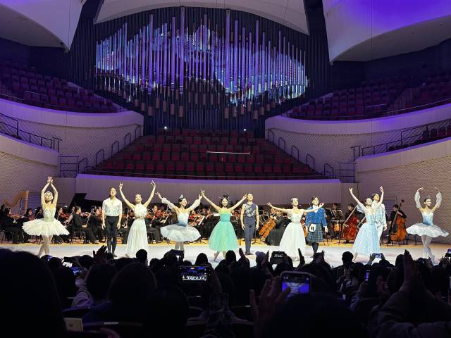 11월 14일 부산콘서트홀에서 열린 ‘헬로(HELLO) 발레-발레의 초대’ 커튼콜 모습. 김은영 기자 key66@