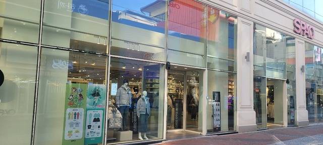 이랜드 패션의 물류를 책임지는 충남 천안의 이랜드패션 물류센터가 화재로 사실상 전소되면서 스파오 등 약 10개 패션 브랜드 제품의 배송 차질 및 물량 확보에 비상이 걸렸다. 권영진 기자