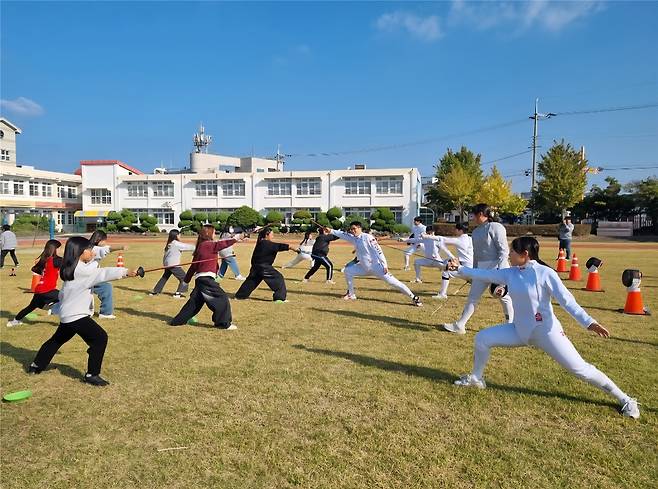 지난 11월&nbsp; 한림초등학교 펜싱 체험 현장 / 사진=제주도