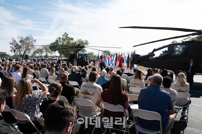 미국 애리조나주 메사 시설에서 아파치 헬기 개발 50주년 기념 행사가 진행되고 있다. (사진=보잉)