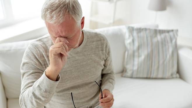 고혈압이 지속되면 눈 망막 미세혈관이 손상되면서 고혈압 망막병증이 나타난다｜출처: 클립아트코리아