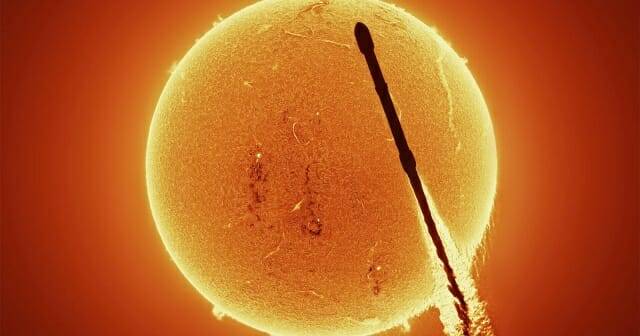 스페이스X 로켓이 태양을 통과하는 사진 (사진=앤드류 맥카시)