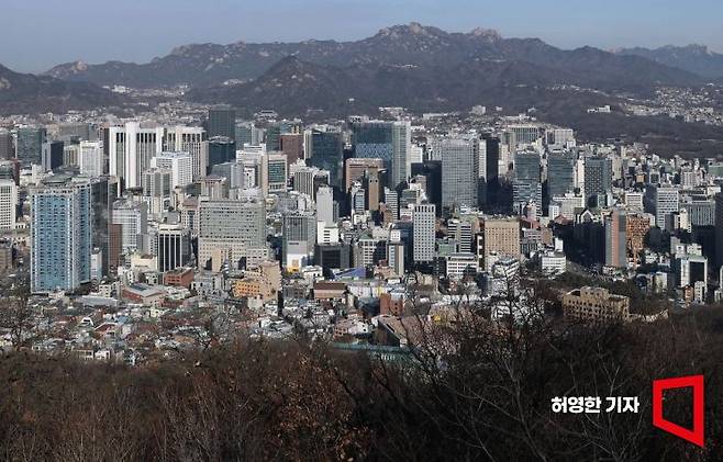 남산에서 내려다본 서울 도심.