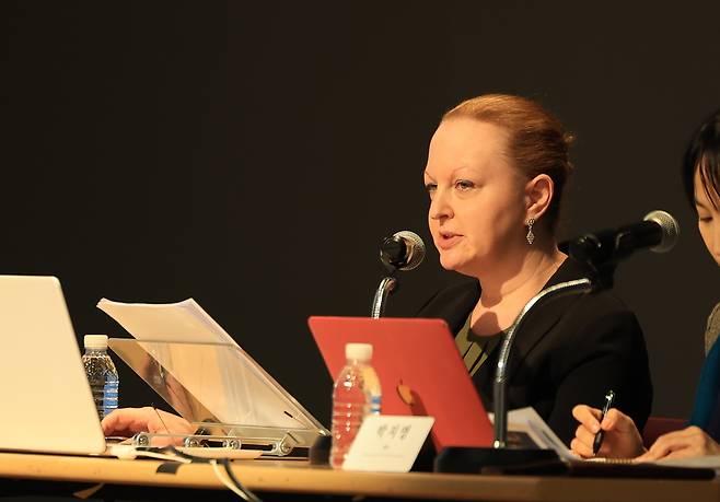 14일 서울 용산 국립중앙박물관 대강당에서 강연하고 있는 로버트 리먼 컬렉션 담당 큐레이터 앨리슨 노게이라./고운호 기자