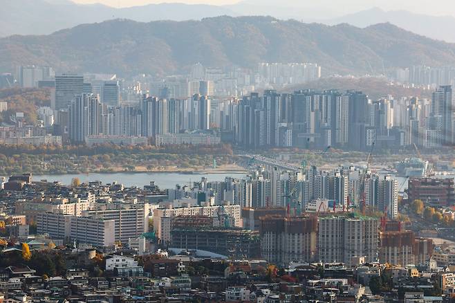 17일 서울 남산에서 바라본 서울 시내 아파트. /연합뉴스