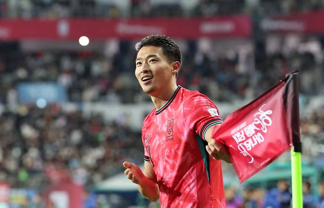 <yonhap photo-6730=""> 돌아온 조규성 (대전=연합뉴스) 임화영 기자 = 14일 대전월드컵경기장에서 열린 남자축구 국가대표 A매치 평가전 대한민국과 볼리비아의 경기. 조규성이 골을 넣은 뒤 세리머니를 하고 있다. 2025.11.14 hwayoung7@yna.co.kr/2025-11-14 21:50:04/ <저작권자 ⓒ 1980-2025 ㈜연합뉴스. 무단 전재 재배포 금지, AI 학습 및 활용 금지></yonhap>