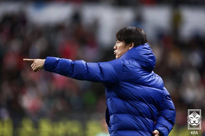 홍명보 대표팀 감독이 14일 대전월드컵경기장에서 열린 볼리비아와의 11월 A매치 친선전 중 작전을 지시하고 있다. 사진=대한축구협회