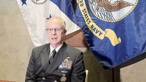 대릴 커들 미국 해군참모총장은 지난 14일 서울 그랜드 하얏트 호텔에서 진행한 기자간담회에서 한국이 핵추진잠수함(핵잠) 건조 추진을 공식화한 것에 대해 ″그 잠수함이 중국을 억제하는 데 활용되리라는 것은 자연스러운 예측″이라고 말했다. 사진 국방부 기자단