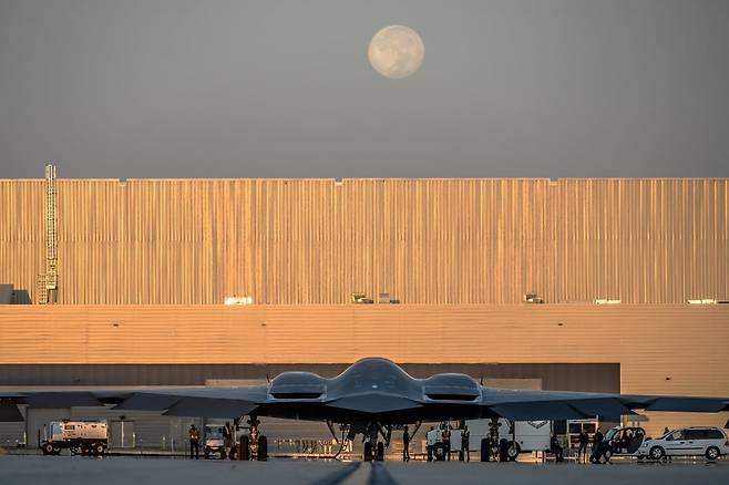 B-2 스피릿 스텔스 핵 폭격기 후면