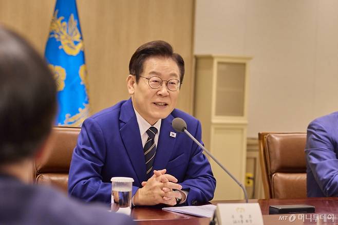 (서울=뉴스1) 이재명 기자 = 이재명 대통령이 16일 서울 용산 대통령실 청사에서 열린 한미 관세협상 후속 민관 합동회의에서 발언하고 있다. (대통령실 제공. 재판매 및 DB 금지)  2025.11.16/뉴스1  Copyright (C) 뉴스1. All rights reserved. 무단 전재 및 재배포,  AI학습 이용 금지. /사진=(서울=뉴스1) 이재명 기자