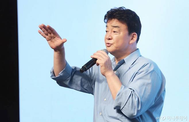 각종 논란으로 지난 5월 방송 활동 중단을 선언했던 백종원 더본코리아 대표가 6개월 만에 방송에 복귀한다. /사진=머니투데이 DB