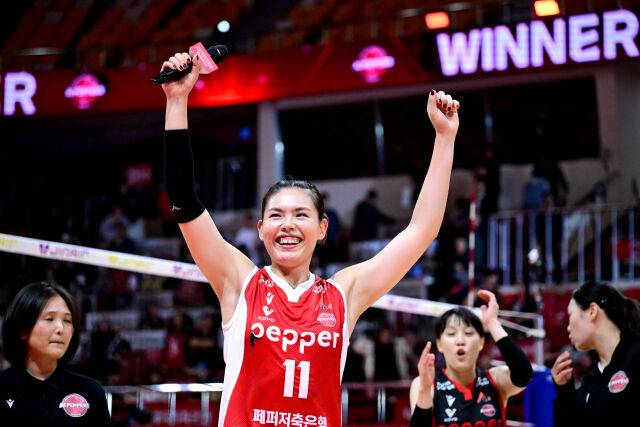 시마무라가 승리 후 기뻐하고 있다 / 한국배구연맹(KOVO)