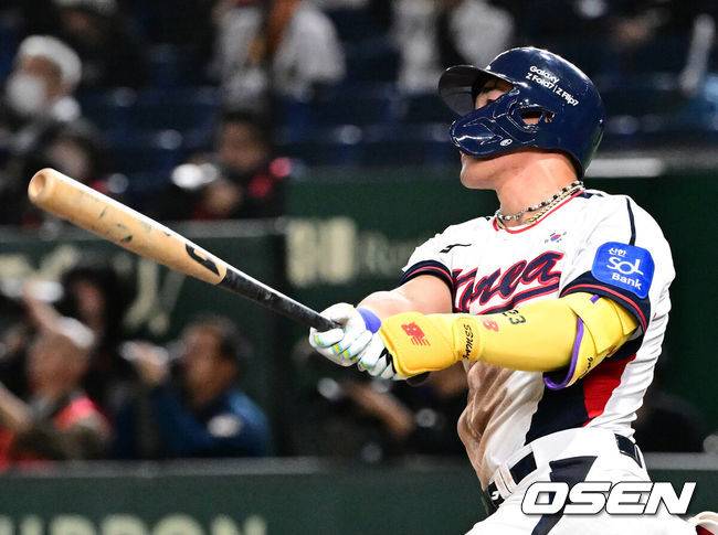 [OSEN=도쿄(일본), 조은정 기자] 16일 오후 일본 도쿄돔에서  ‘2025 NAVER K-BASEBALL SERIES’ 대한민국과 일본의 2차전 경기가 열렸다.한국은 정우주, 일본은 카네마루 유메토를 선발투수로 내세웠다.8회말 1사에서 대한민국 안현민이 좌중월 솔로 홈런을 치고 있다. 2025.11.16 /cej@osen.co.kr