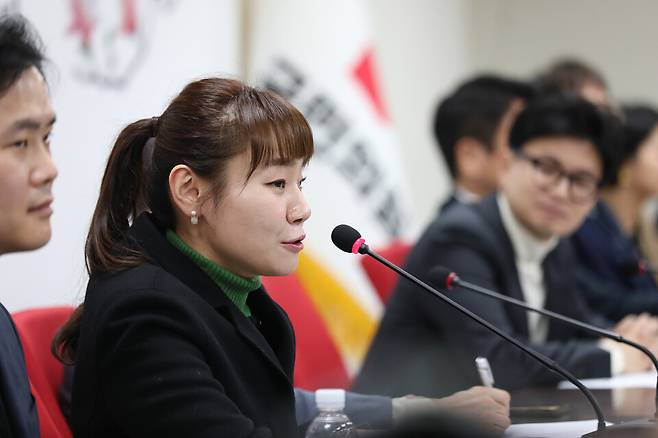 김예지 국민의힘 의원이 지난해 4월22일 서울 여의도 당사에서 열린 비상대책위원회의에서 발언하고 있다. ⓒ시사저널 박은숙