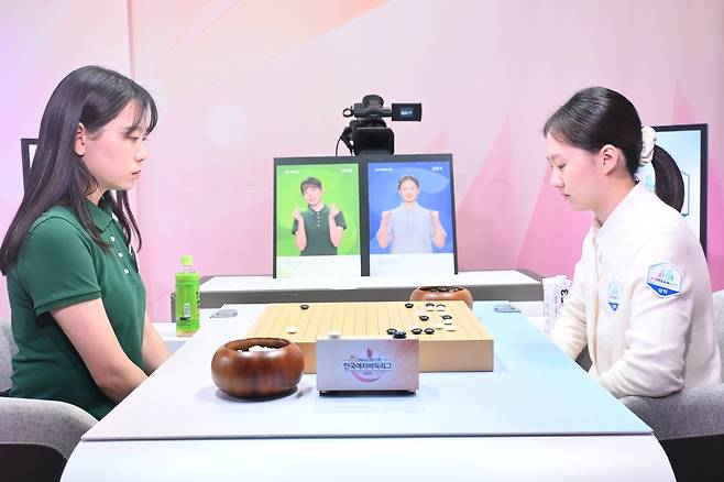 김채영(왼쪽) 9단이 김은지 9단에게 1집반승을 거뒀다. [한국기원 제공. 재판매 및 DB 금지]