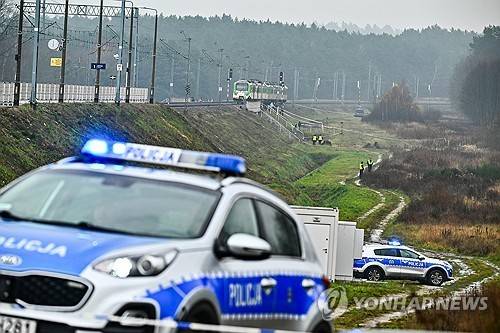 사보타주 의혹이 일고 있는 파괴된 폴란드 철로  [EPA 연합뉴스 자료사진. 재판매 및 DB 금지]