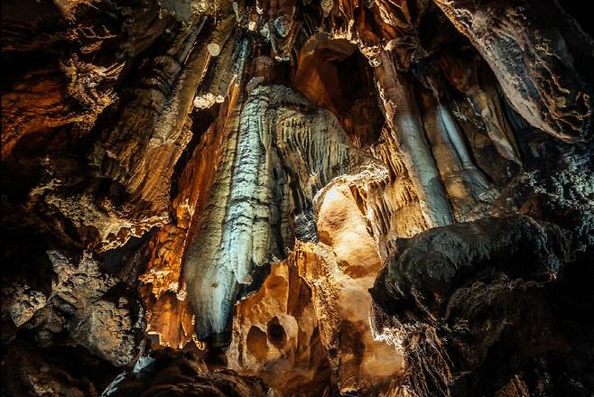 차가운 바람을 피하고 즐기는 15℃ 천연동굴 힐링 코스 고수동굴. (단양군 제공)