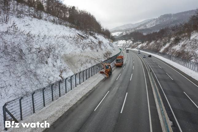 고속도로 제설작업이 진행되고 있다./자료=한국도로공사 제공