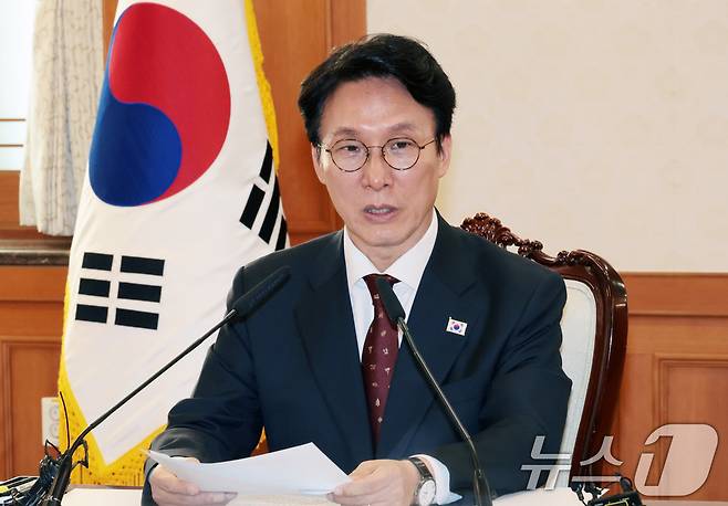 김민석 국무총리가 12일 서울 종로구 정부청사에서 열린 ‘12·29 여객기 참사 피해자 지원·추모위원회’ 회의를 주재하며 모두발언을 하고 있다. (공동취재) 2025.11.12/뉴스1 ⓒ News1 임세영 기자