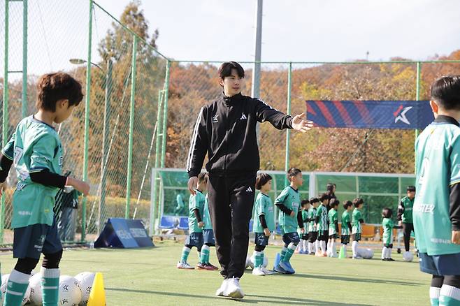 K리그 퓨처스 페스티벌 축구 클리닉에 코치로 참석한 임상협. 사진 | 한국프로축구연맹